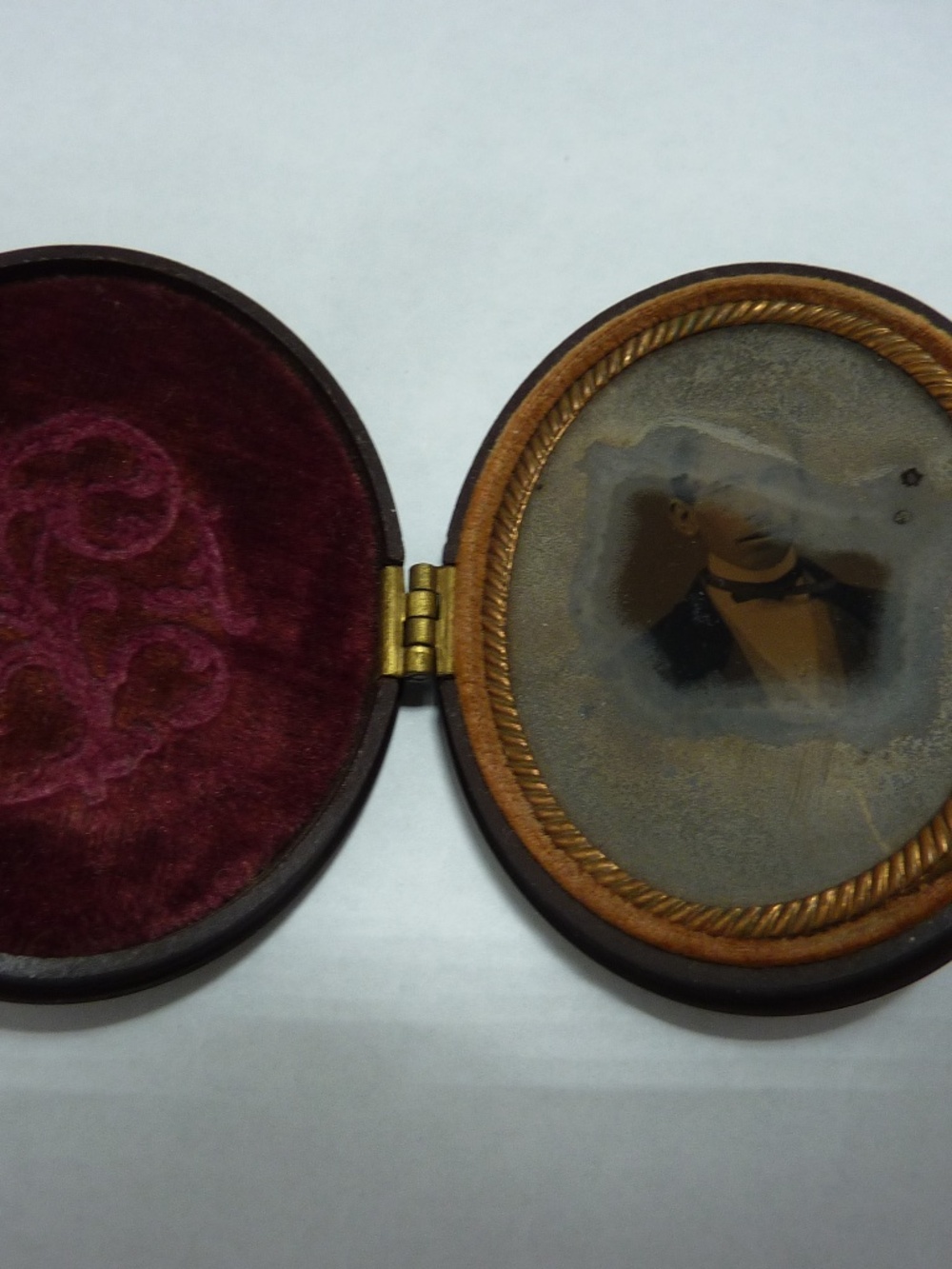 1860's ANTIQUE Cased Tintype Photograph in Folding Gilded Velvet Case